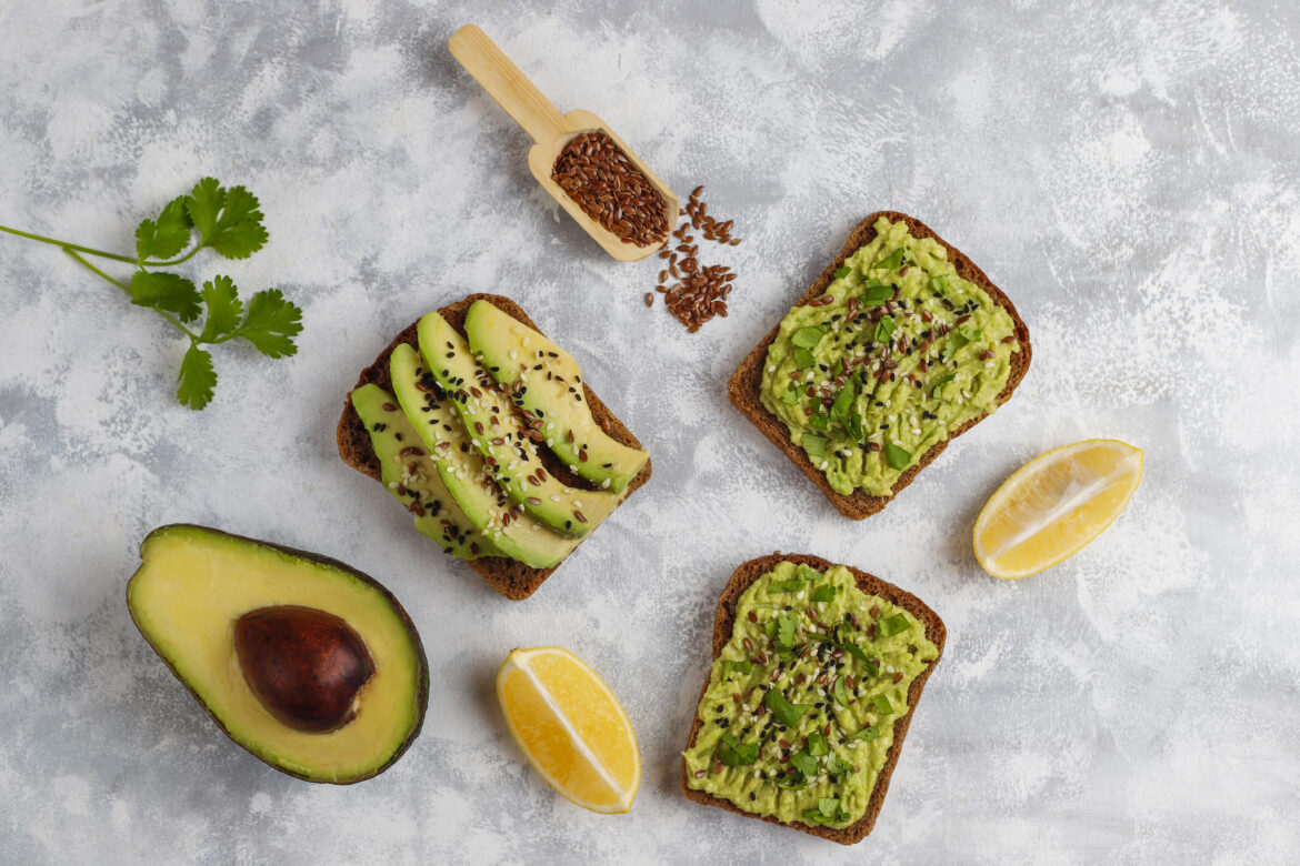 Mic dejuun sănătos pe bază de avocado